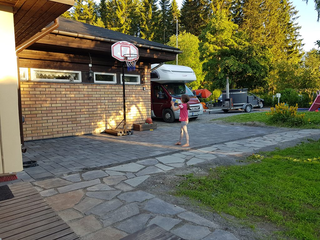 Pihan pinnoitus 3 Kartano sekaladonta liuskekivi